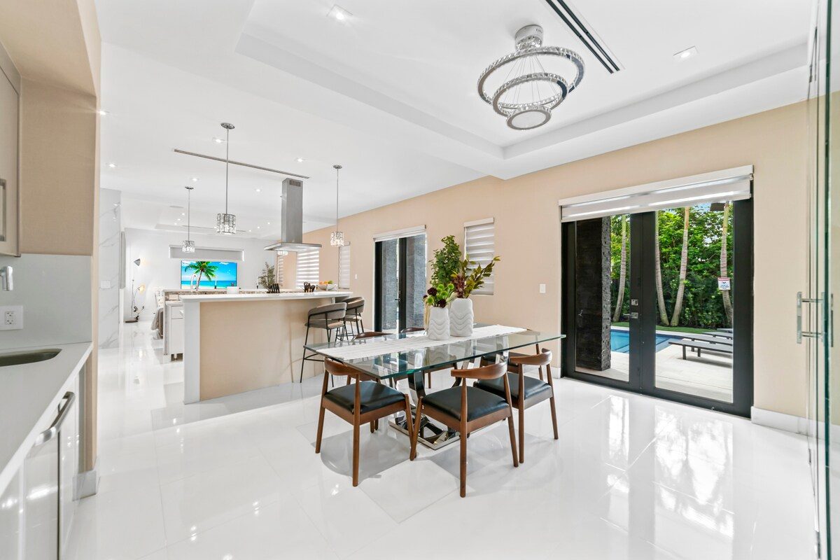 Listing photo: dining and kitchen